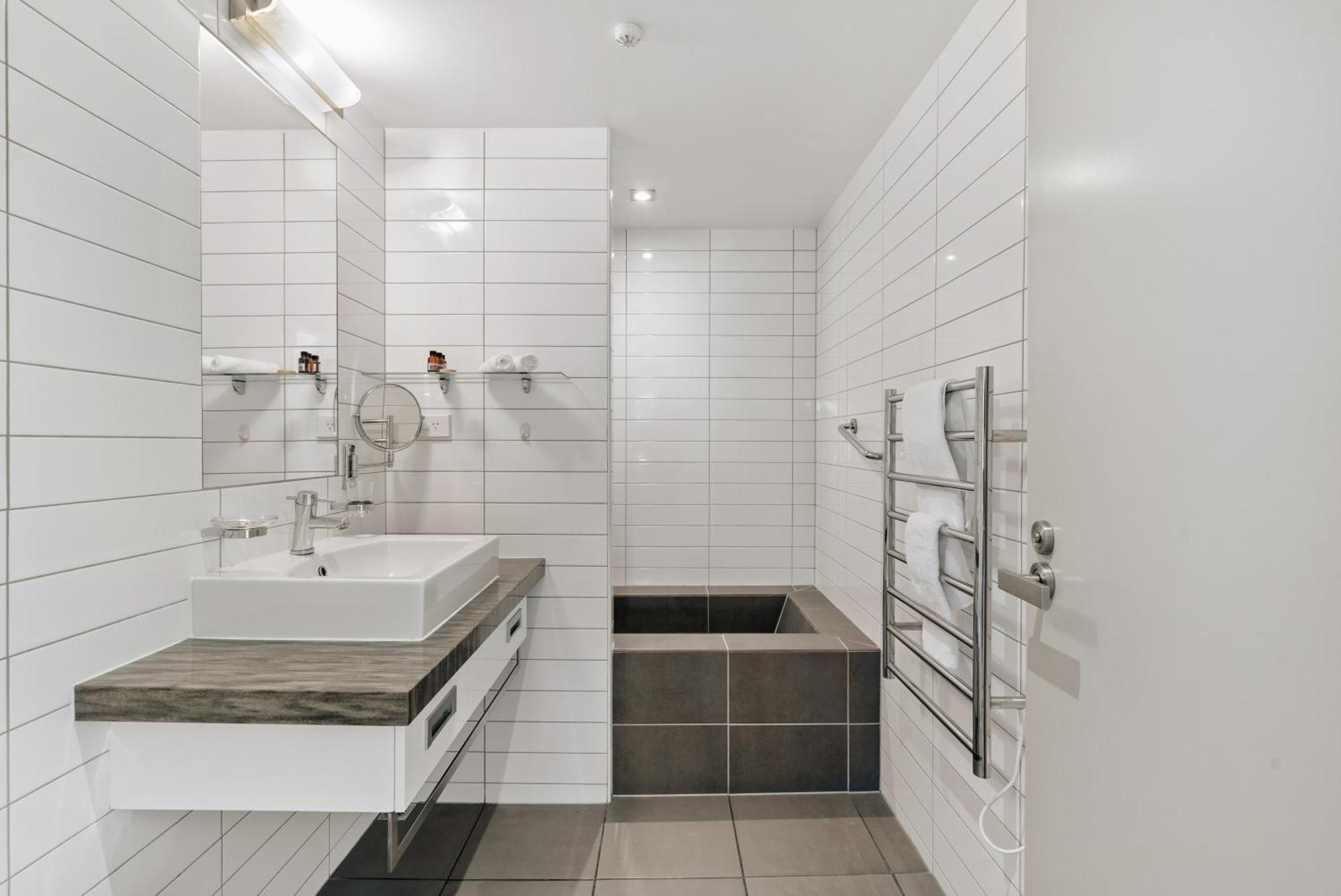קווינסטאון Modern Executive Living In Pounamu מראה חיצוני תמונה